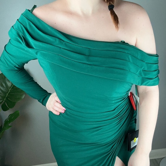 Mac Duggal Jersey Dropped Shoulder Dress - Picture 4 of 4